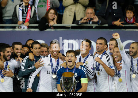 Cardiff, Wales. 12th Aug, 2014. UEFA Super Cup. Real Madrid CF v Sevilla FC. Real Madrid's goalkeeper Iker CASILLAS prepares to lift the trophy Credit:  Action Plus Sports/Alamy Live News Stock Photo