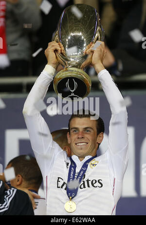 Cardiff. 12th Aug, 2014. Real Madrid's Gareth Bale lifts the trophy after the UEFA Super Cup match between Real Madrid and Sevilla at Cardiff City Stadium in Cardiff, Britain on Aug. 12, 2014. Real Madrid won the title by beating Sevilla with 2-0. Credit:  Wang Lili/Xinhua/Alamy Live News Stock Photo