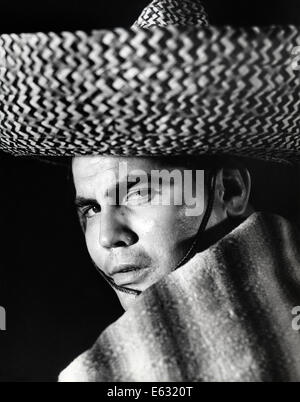 STEREOTYPE PORTRAIT MEXICAN MAN WEARING SOMBRERO HAT STRIPED BLANKET SERAPE OVER SHOULDER Stock Photo