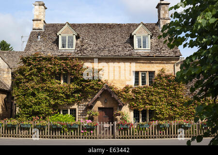 bourton cotswolds water facade cotswold cottage gloucestershire england kingdom europe united alamy