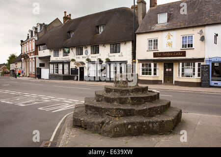 UK England, Dorset, Stuminster Newton, old Market Cross base and White Hart pub Stock Photo