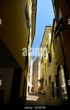 Narrow lanes and traditional colourful stucco rendered, shuttered buildings in Riva, on Lake Garda, Italy Stock Photo