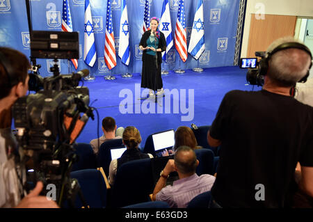 Rakhel Frenkel, whose 16-year-old, dual-national son, Naftali, was one of three boys kidnapped and killed allegedly by Palestinians, addresses reporters from an Israeli Defense Force facility in Tel Aviv, Israel, on July 23, 2014, as U.S. Secretary of Sta Stock Photo