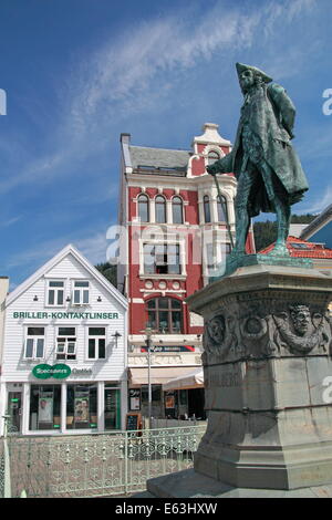 Ludvig Holberg statue, Torget (Market), Bergen, Bergenshalvøyen, Midhordland, Hordaland, Vestlandet, Norway, Scandinavia, Europe Stock Photo