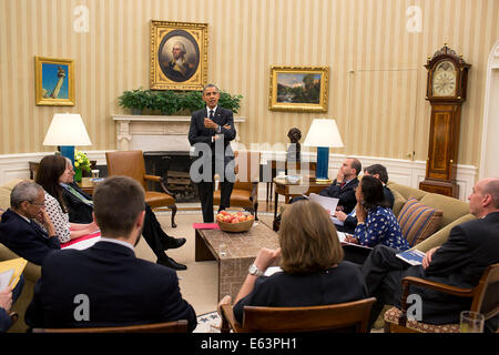 President Barack Obama meets with senior advisors in the Oval Office, May 27, 2014. Stock Photo