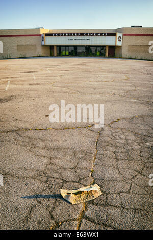 Empty parking lot Stock Photo - Alamy