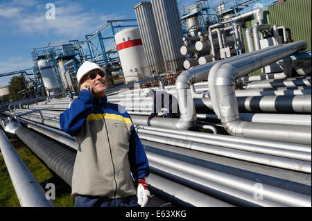 giant pipeline construction, engineer checking for leaks Stock Photo