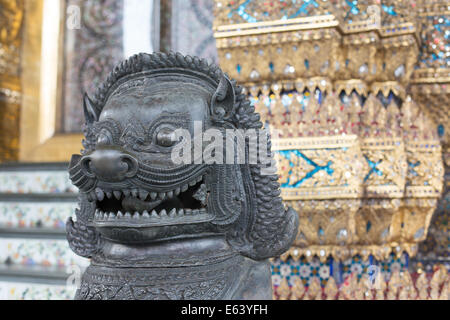 Bronze Guardian Lion statue outside Wat Phra Kaew, The Grand Palace, Bangkok, Thailand Stock Photo