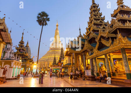 The great golden stupa, Shwedagon Paya (Shwe Dagon Pagoda), Yangon (Rangoon), Myanmar (Burma) Stock Photo