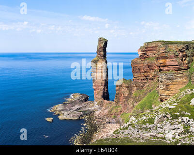 dh Old Man of Hoy HOY ORKNEY Red sandstone cliff sea stack and seacliffs Atlantic coast cliffs scotland Stock Photo