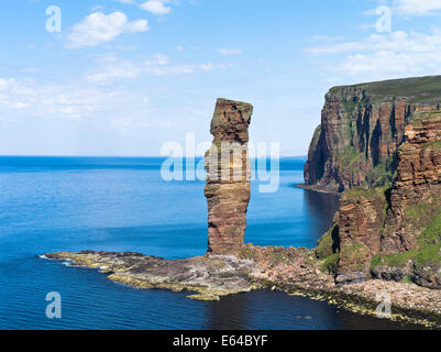 dh Old Man of Hoy HOY ORKNEY red sandstone sea stack and st johns head seacliffs atlantic coast scotland Stock Photo