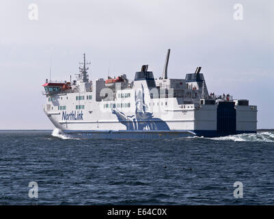 dh Mv Hamnavoe ferry SHIPPING UK Serco Northlink ferries car ferry leaving Scapa Flow orkney scotland Stock Photo