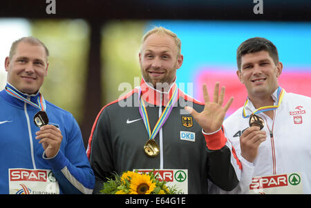 Zurich, Switzerland. 14th Aug, 2014. Gold medalist Robert Harting of Germany (C), second placed Gerd Kanter of Estonia (l) and third placed Robert Urbanek of Poland show their medals on the podium during the medal ceremony of the European Athletics Championships in the Letzigrund Stadium in Zurich, Switzerland, 14 August 2014. Photo: Bernd Thissen/dpa/Alamy Live News Stock Photo