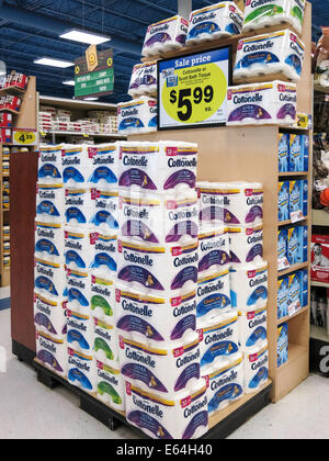 End Aisle Display of Specially Priced Cottonelle Bath Tissue, Smith's Grocery Store, Great Falls, Montana, USA Stock Photo