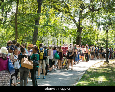 Free Ticket Lines at the Delacorte Theater in Central Park, NYC Stock Photo