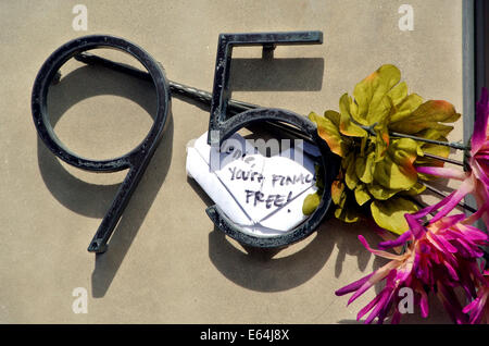 Tiburon, California. 13th Aug, 2014. Heart and flowers  with message  'Jenie, your'e  finally free!' placed on the house number at Robin Williams home by friends in Tiburon California. Credit:  Bob Kreisel/Alamy Live News Stock Photo