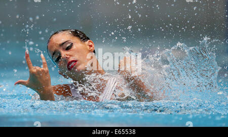 Berlin, Germany. 15th Aug, 2014. Ona Carbonell of Spain competes in the Solo Free Preliminary at the 32nd LEN European Swimming Championships 2014 at the Schwimm- und Sporthalle im Europa-Sportpark (SSE) in Berlin, Germany, 15 August 2014. Photo: Hannibal/dpa/Alamy Live News Stock Photo