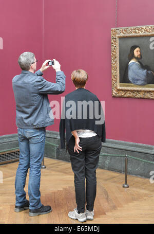 National Gallery, London, UK. 15th August 2014. National Gallery now allows visitors to take photographs, realising it could not stop people taking pictures on their mobile phones. Credit:  Matthew Chattle/Alamy Live News Stock Photo