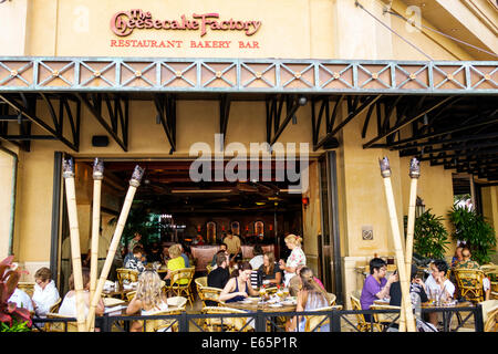 Honolulu Hawaii,Oahu,Hawaiian,Waikiki Beach,resort,Kalakaua Avenue,The Cheesecake Factory,restaurant restaurants food dining cafe cafes,al fresco side Stock Photo