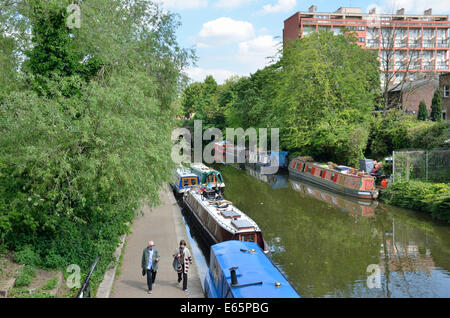 Regent’s Canal from Thornhill Bridge, Caledonian Road, London Stock Photo
