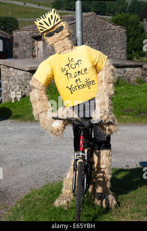 Straw dummy commemorating the Tour de France visit to Yorkshire 2014, Kettlewell, North Yorkshire Stock Photo