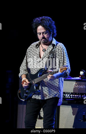 Musician Ringo Starr, center, performs with Wally Palmar and Rick ...