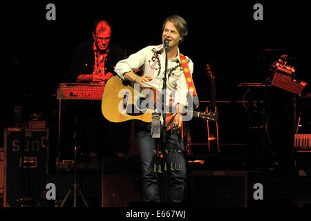 Toronto, Canada. 15th August 2014. Canadian Country rock band BLUE RODEO with lead singer Jim Cuddy performs at the Molson Canadian Amphitheatre. Credit:  EXImages/Alamy Live News Stock Photo