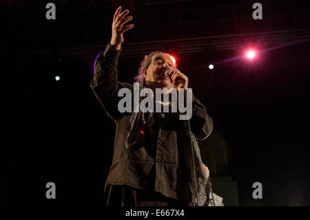 Marcello Colasurdo, singer-songwriter from Naples sings in Rotonda Diaz, Naples during the 'Dock Of Sound '. © Emanuele Sessa/Pacific Press/Alamy Live News Stock Photo