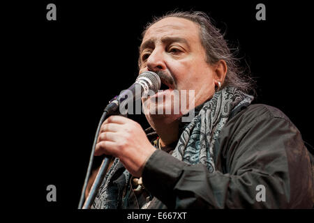 Marcello Colasurdo, singer-songwriter from Naples sings in Rotonda Diaz, Naples during the 'Dock Of Sound '. © Emanuele Sessa/Pacific Press/Alamy Live News Stock Photo