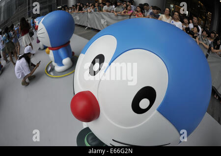 Doraemon statua in 100 Doraemon segreto gadget Expo Foto stock - Alamy