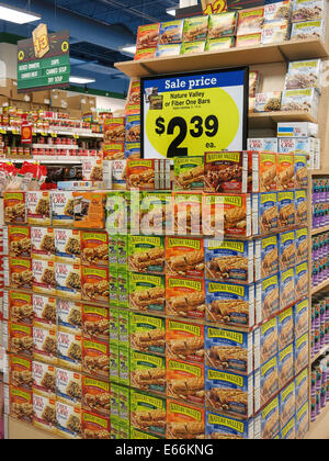 End Aisle Display of Specially Priced Nature Valley Granola Bars, Smith's Food and Drug Store in Great Falls, Montana, USA Stock Photo