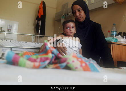 Gaza City, Gaza Strip, Palestinian Territory. 16th Aug, 2014. Omar Ali Wahdan, a three-year-and-a-half-old Palestinian boy wounded in the latest Israeli assault on the Gaza Strip, lies on his hospital bed as he receives treatment for burns and injuries at the al-Shefa hospital in Gaza City, on August 16, 2014. Israel and Palestinians are observing a five-day cease-fire which began at midnight Wednesday, in an attempt to allow talks between the sides in Cairo to continue. Credit:  ZUMA Press, Inc./Alamy Live News Stock Photo