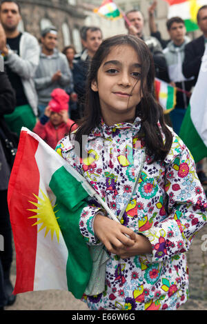 Copenhagen, Denmark – August 16th, 2014: Kurdish girl with her flag. She is one of some 5 - 600 Kurds who this Saturday demonstrates in front of the Danish parliament in Copenhagen against ISIS (Islamic State) warfare and atrocities in Iraq. Credit:  OJPHOTOS/Alamy Live News Stock Photo