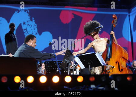 Gdansk, Poalnd 16th, August 2014 Solidarity of Arts Festival, the Esperanza + concert in Gdansk.  Wayne Shorter and Esperanza Spalding perform live on the stage Credit:  Michal Fludra/Alamy Live News Stock Photo