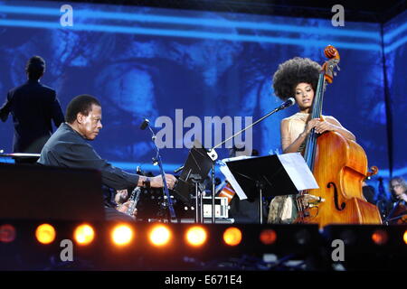 Gdansk, Poalnd 16th, August 2014 Solidarity of Arts Festival, the Esperanza + concert in Gdansk.  Wayne Shorter and Esperanza Spalding perform live on the stage Credit:  Michal Fludra/Alamy Live News Stock Photo