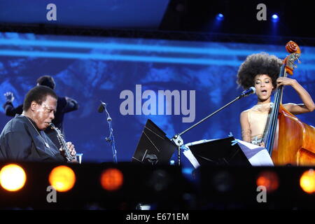 Gdansk, Poalnd 16th, August 2014 Solidarity of Arts Festival, the Esperanza + concert in Gdansk.  Wayne Shorter and Esperanza Spalding perform live on the stage Credit:  Michal Fludra/Alamy Live News Stock Photo