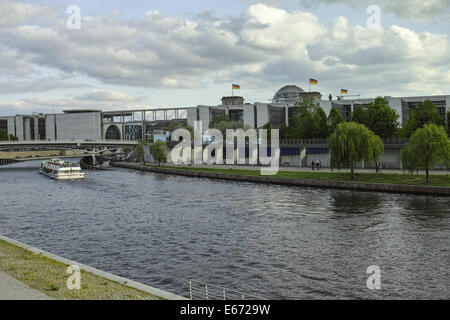 Berlin river Spree with view to the Paul-Loebe and Marie Elisabeth Lüders Haus. Stock Photo