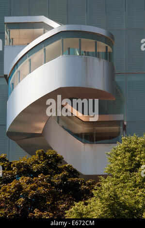 Toronto : Art Gallery of Ontario,The titanium and glass south wing overlooking the Grange and Grange Park Stock Photo