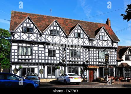 The Tudor House Inn along West Street, Warwick, Warwickshire, England, UK, Western Europe. Stock Photo