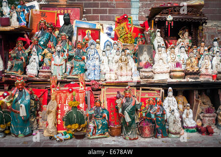 Large street shrine outside Tin Hau Temple on Temple Street, Hong Kong Stock Photo