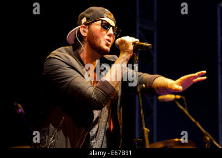 Chelmsford, Essex, UK. 16th Aug, 2014. Singer JAMES ARTHUR performing At V Fest, Stock Photo