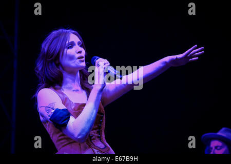 Chelmsford, Essex, UK. 16th Aug, 2014. Singer writer SOPHIE ELLIS BEXTOR performing At V Fest, CHELMSFORD ESSEX, Stock Photo