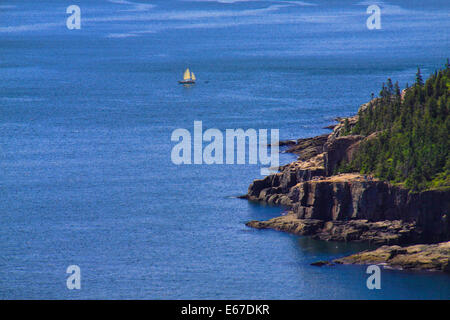 Otter Cliff seen from Gorham Mountain Trail, Acadia National Park, Maine, USA Stock Photo