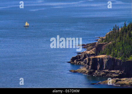 Otter Cliff seen from Gorham Mountain Trail, Acadia National Park, Maine, USA Stock Photo