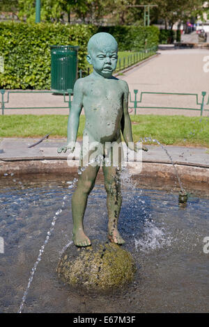Grinegutten – The crying Boy in the city park in Bergen Norway Stock Photo