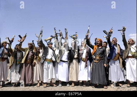 Sanaa, Yemen. 17th Aug, 2014. Armed Yemeni tribesmen rallied to show their support to the Yemeni army in the fighting against al-Qaida militants, north of Sanaa, Yemen, on Aug. 17, 2014. Conflicts between the Yemeni army and the al-Qaida in the Arabian Peninsula (AQAP) broke out earlier this month in the country's southern province of Hadramout, causing dozens of people killed. Credit:  Mohammed Mohammed/Xinhua/Alamy Live News Stock Photo