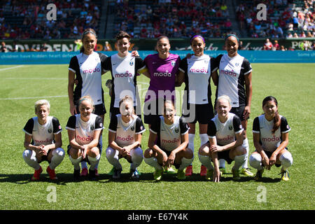 Portland, Oregon, USA. 17th Aug, 2014. Seattle's starting 11. The Portland Thorns FC play the Seattle Reign FC at Providence Park on August 17, 2014. Credit:  David Blair/ZUMA Wire/Alamy Live News Stock Photo