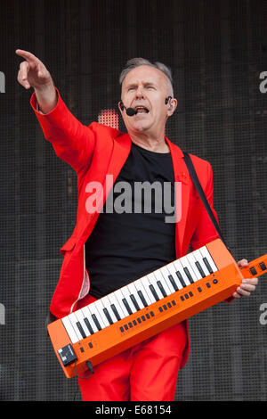 Remenham Henley-on-Thames Oxfordshire UK. 17 August 2014. Singer HOWARD JONES performs on-stage at the 2014 'Rewind South Festival' held 15-16-17 August 2014. Photograph Credit:  2014 John Henshall / Alamy Live News. PER0408 Stock Photo