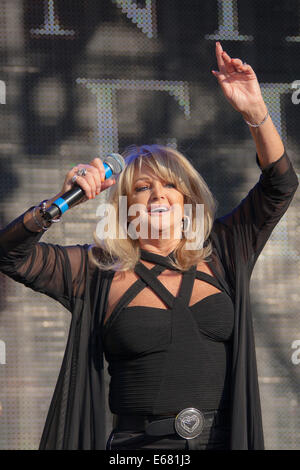 Remenham Henley-on-Thames Oxfordshire UK. 17 August 2014. Singer BONNIE TYLER performs on-stage at the 2014 'Rewind South Festival' held 15-16-17 August 2014. Photograph Credit:  2014 John Henshall / Alamy Live News. PER0417 Stock Photo