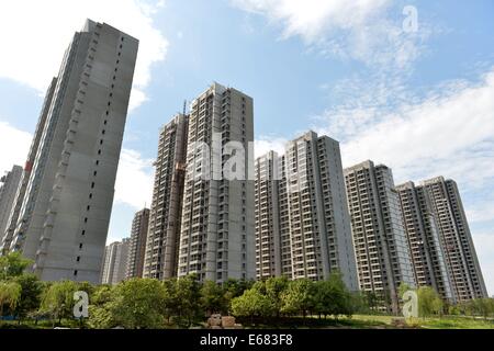 Shijiazhuang. 16th Aug, 2014. Photo taken on Aug. 16, 2014 shows the residential buildings under construction in Shijiazhuang, capital of north China's Hebei Province. Out of 70 major Chinese cities, new homes in 64 saw month-on-month price declines in July, compared with 55 in June, the National Bureau of Statistics (NBS) said in a statement. © Zhu Xudong/Xinhua/Alamy Live News Stock Photo